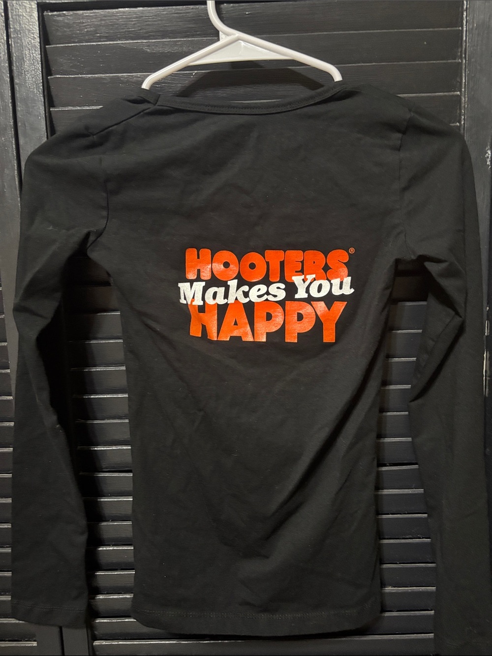 Hooters Black Long Sleeve V-Neck Shirt with Orange Logo - Picture 2 of 2